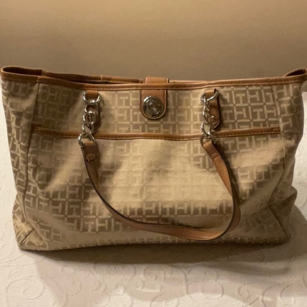 Tommy Hilfiger Tote Shoulder Bag. Tan/Brown.